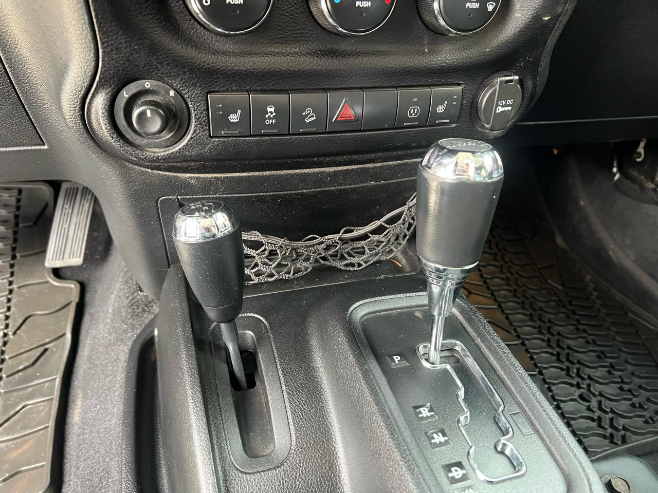 Jeep Wrangler Unlimited 4WD 4dr Sahara 2013