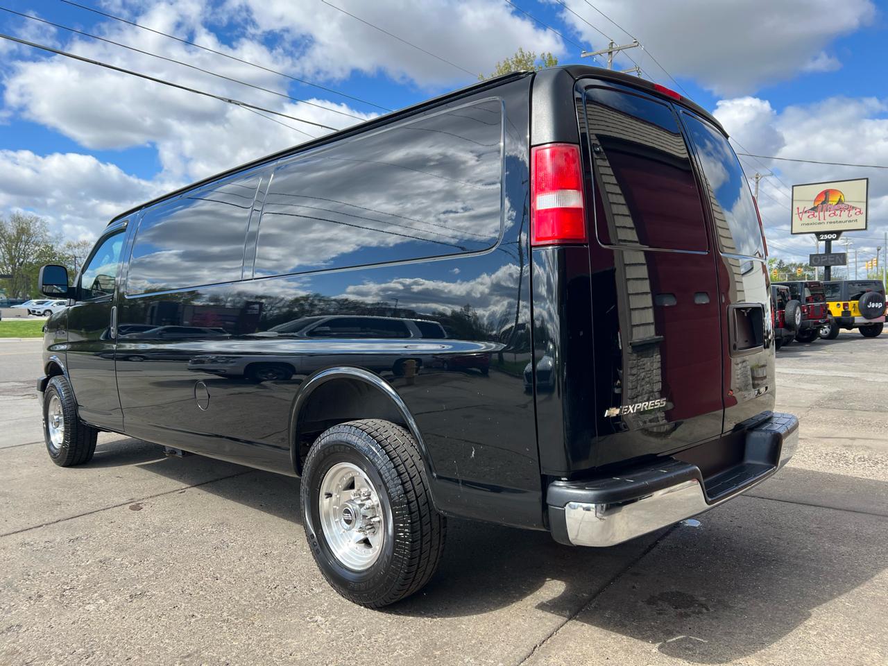 Chevrolet Express Cargo Van RWD 3500 155" 2017