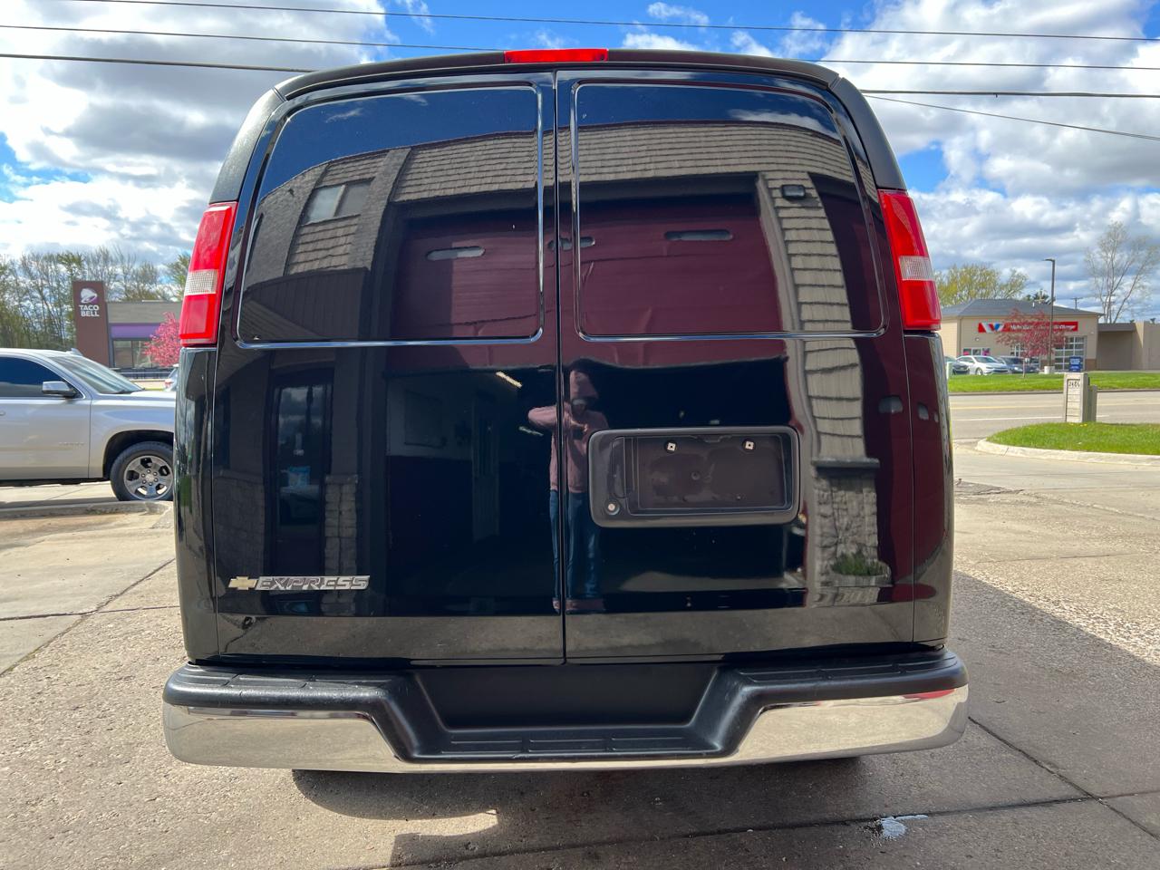 Chevrolet Express Cargo Van RWD 3500 155" 2017