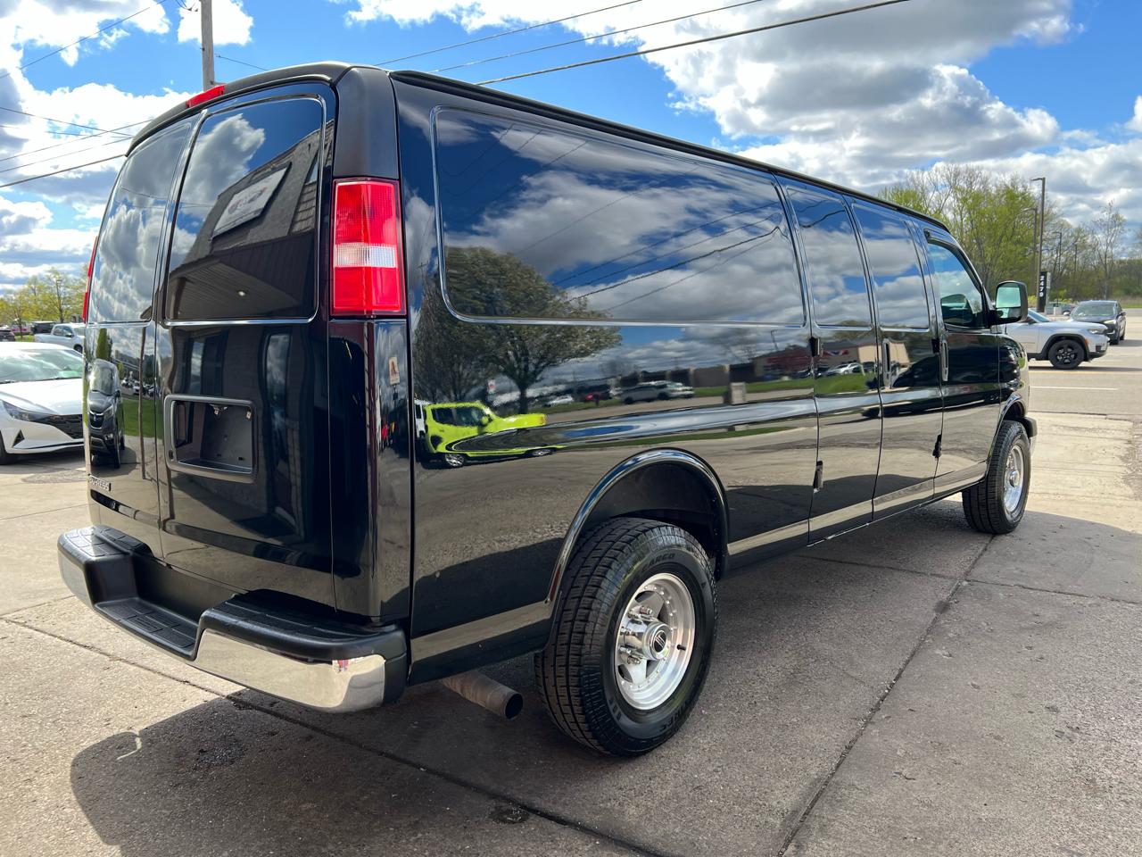Chevrolet Express Cargo Van RWD 3500 155" 2017