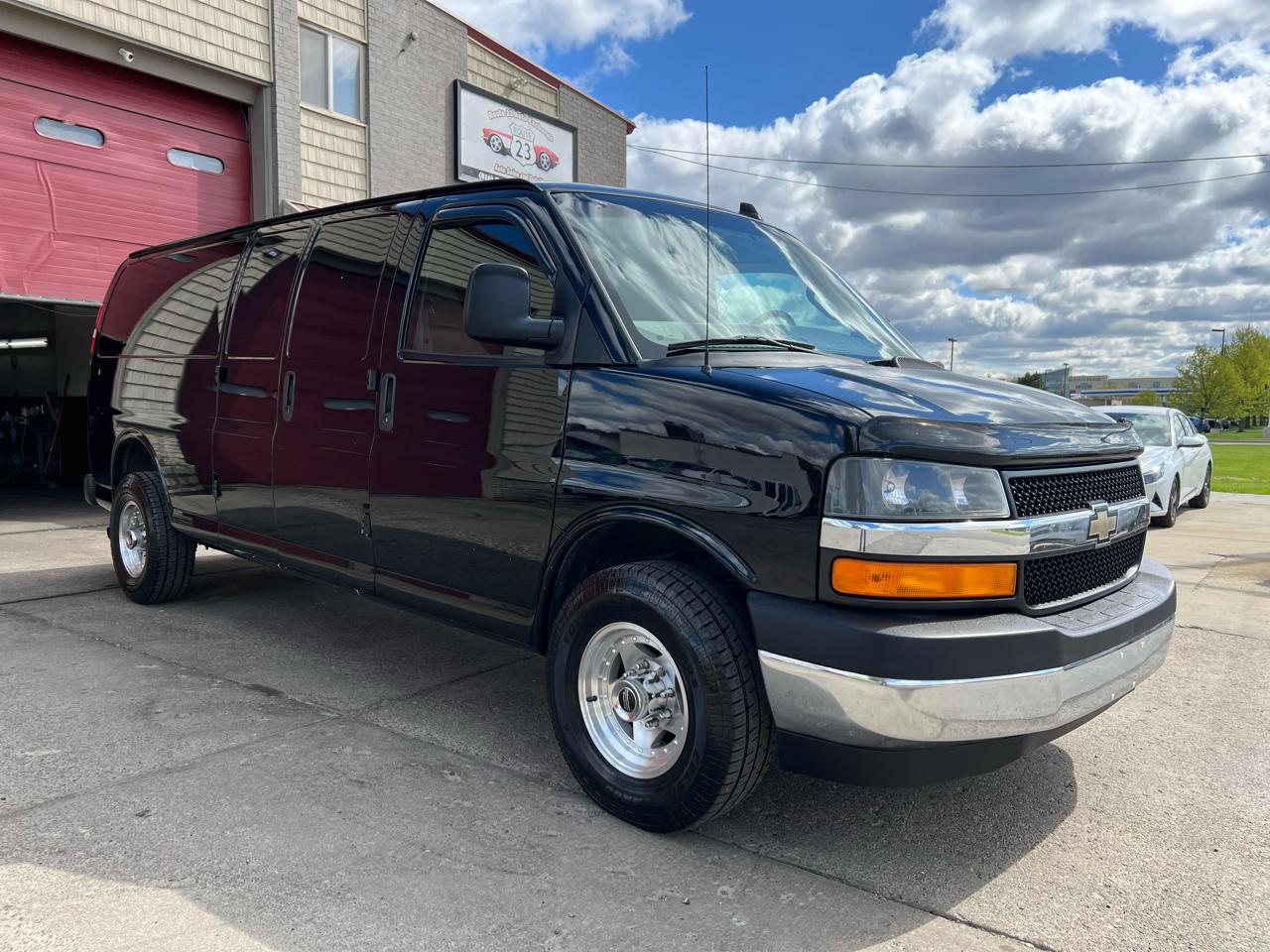 Chevrolet Express Cargo Van RWD 3500 155" 2017
