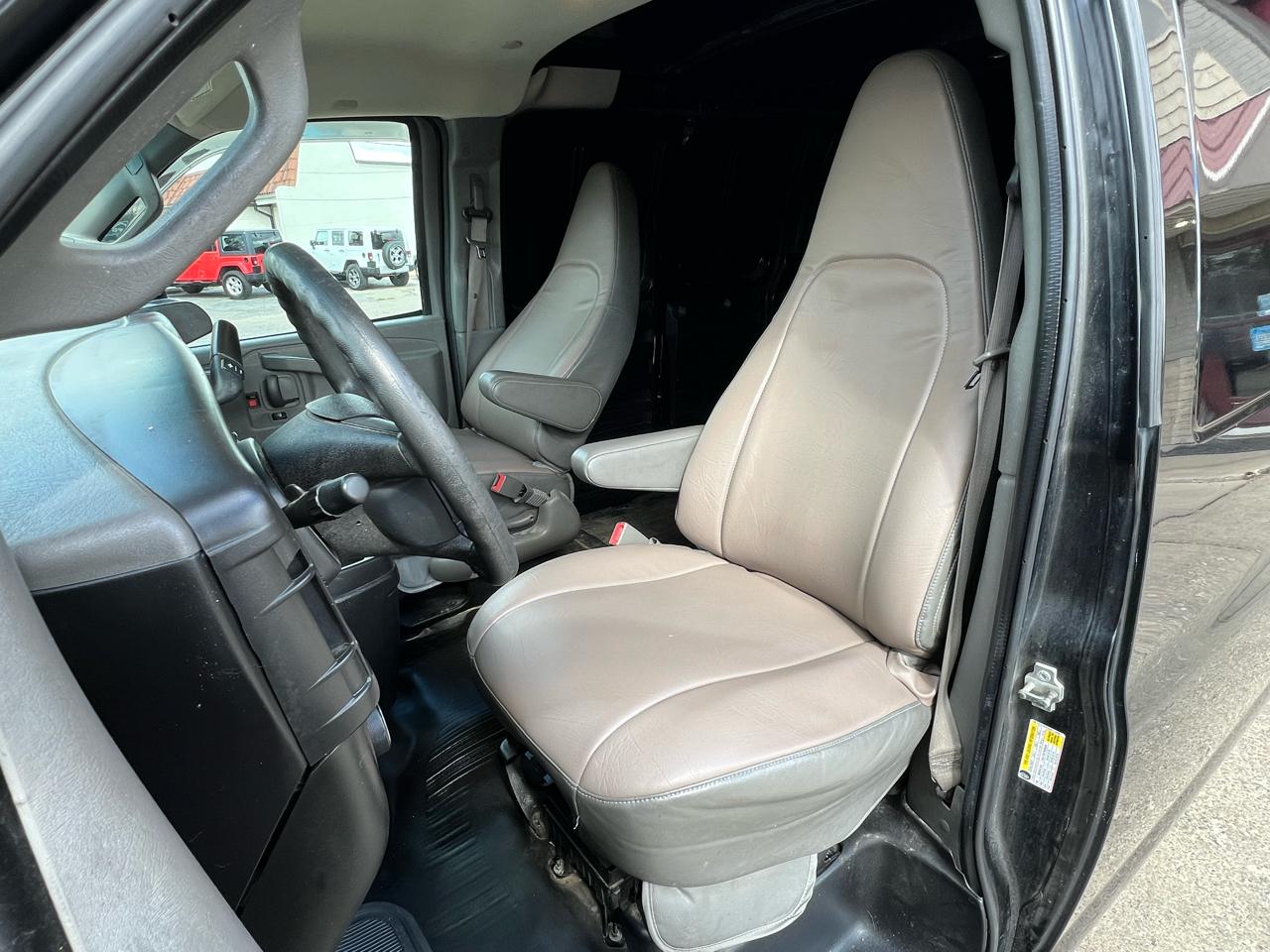 Chevrolet Express Cargo Van RWD 3500 155" 2017