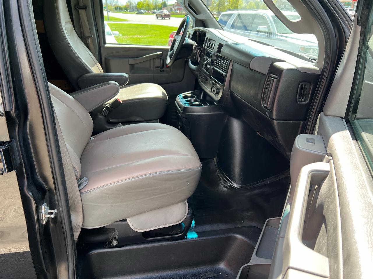 Chevrolet Express Cargo Van RWD 3500 155" 2017