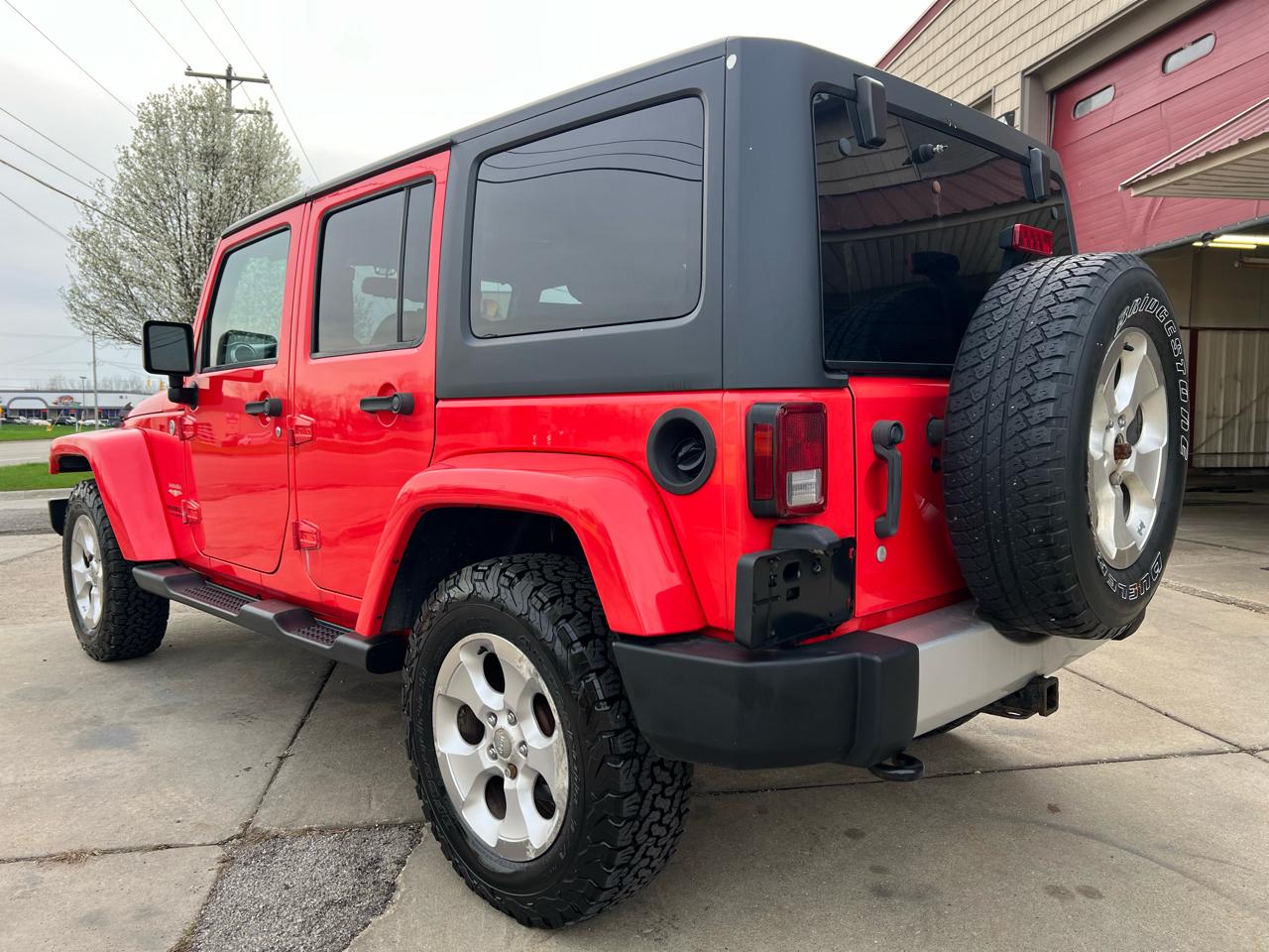 Jeep Wrangler Unlimited 4WD 4dr Sahara 2013
