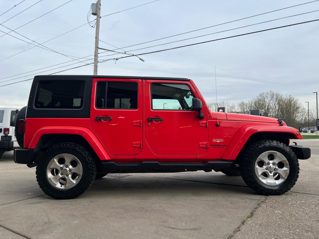 Jeep Wrangler Unlimited 4WD 4dr Sahara 2013