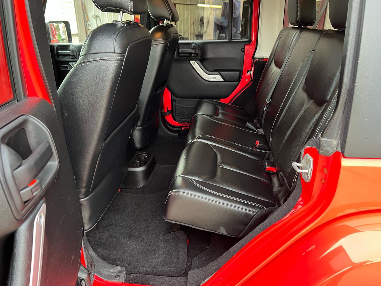 Jeep Wrangler Unlimited 4WD 4dr Sahara 2013