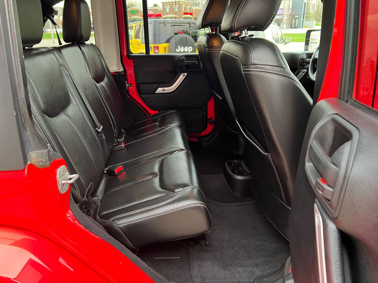 Jeep Wrangler Unlimited 4WD 4dr Sahara 2013