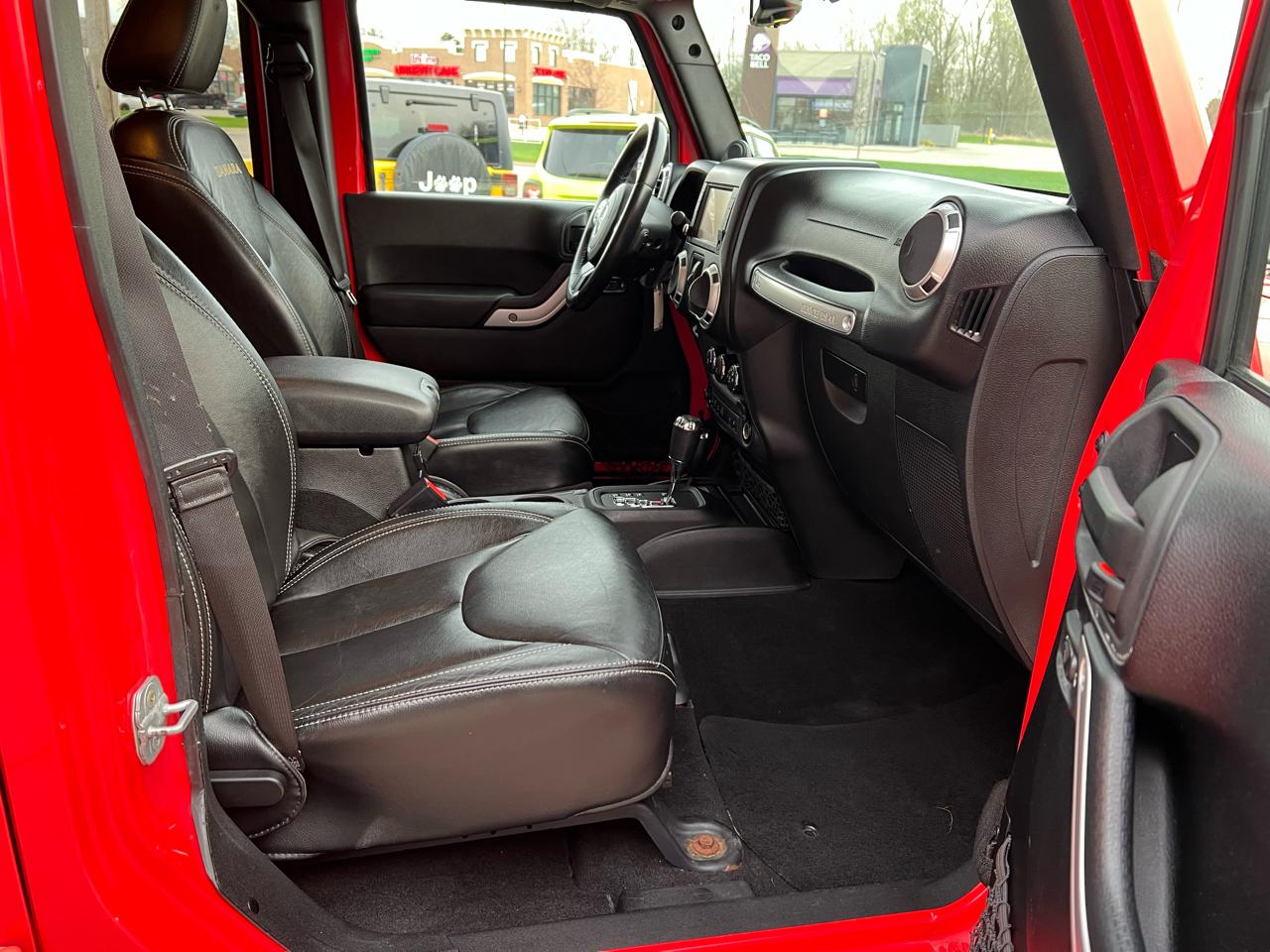 Jeep Wrangler Unlimited 4WD 4dr Sahara 2013