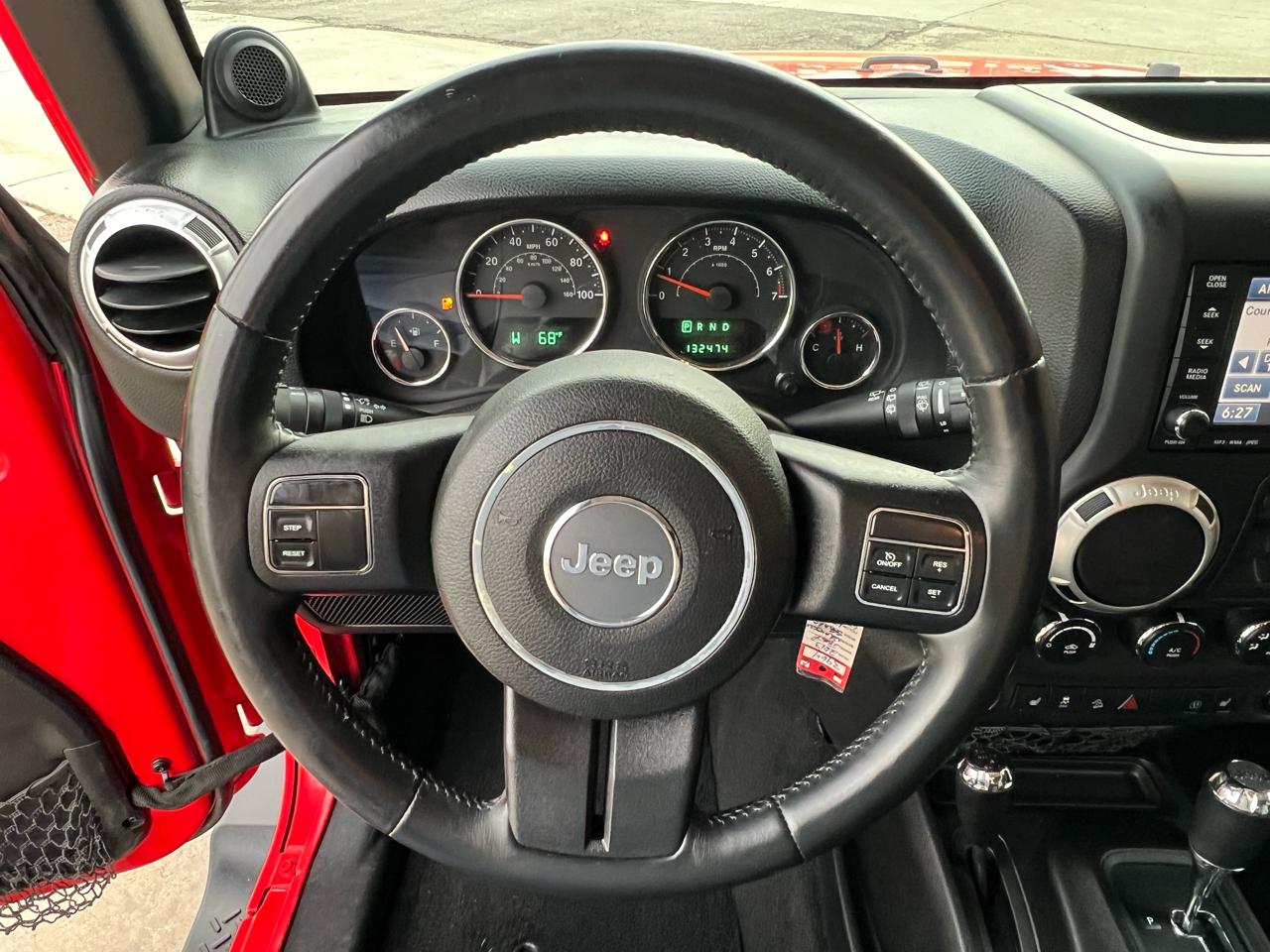 Jeep Wrangler Unlimited 4WD 4dr Sahara 2013