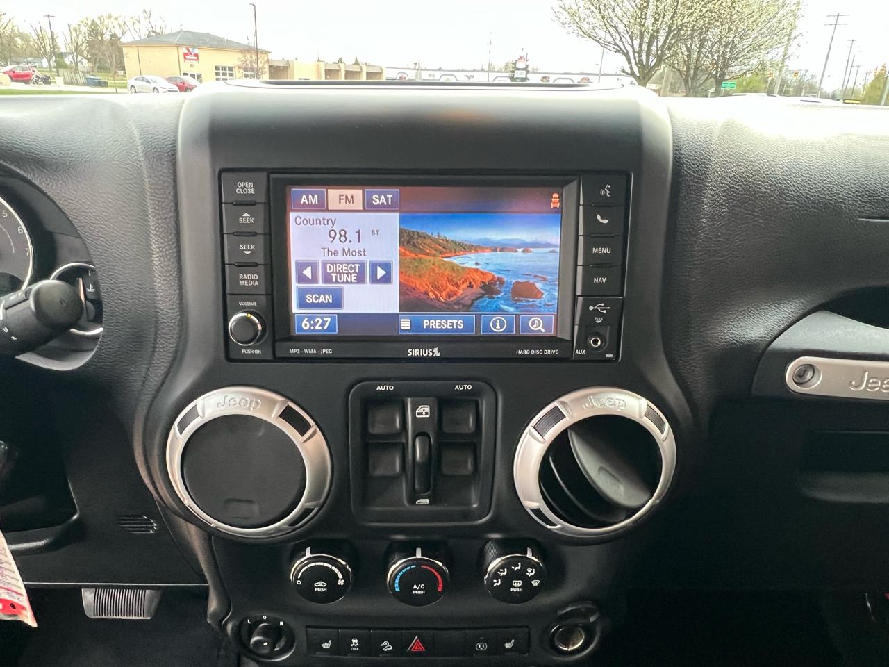 Jeep Wrangler Unlimited 4WD 4dr Sahara 2013