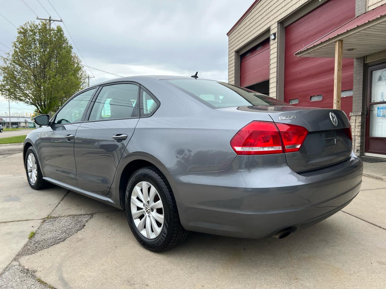 Volkswagen Passat 4dr Sdn 2.5L Auto S PZEV 2012