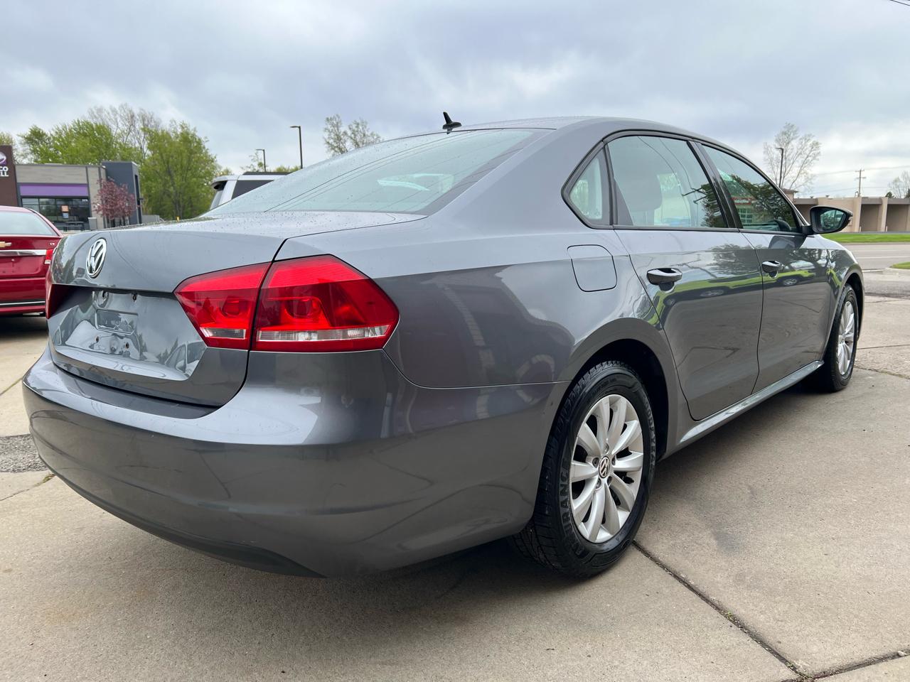 Volkswagen Passat 4dr Sdn 2.5L Auto S PZEV 2012