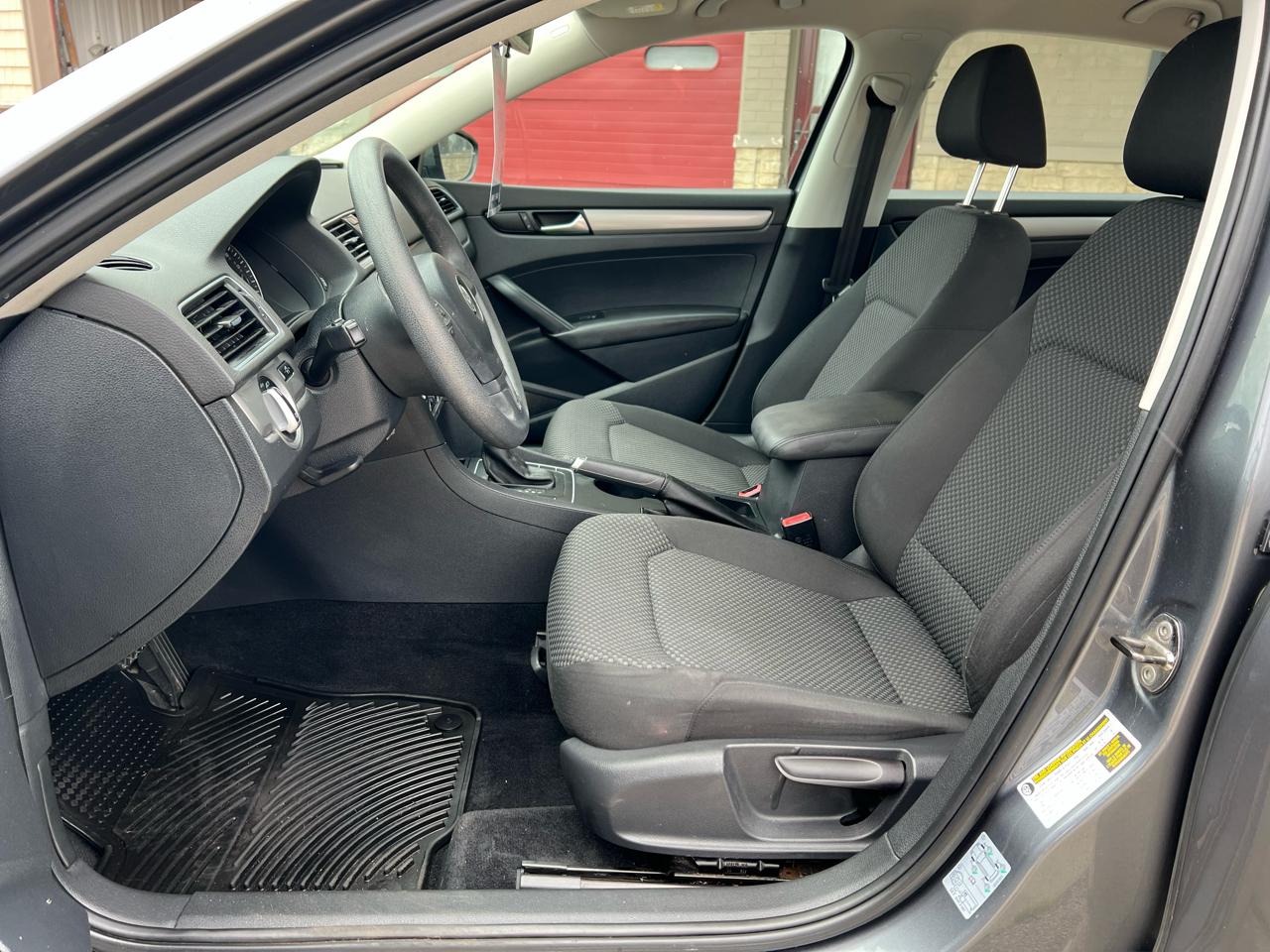 Volkswagen Passat 4dr Sdn 2.5L Auto S PZEV 2012