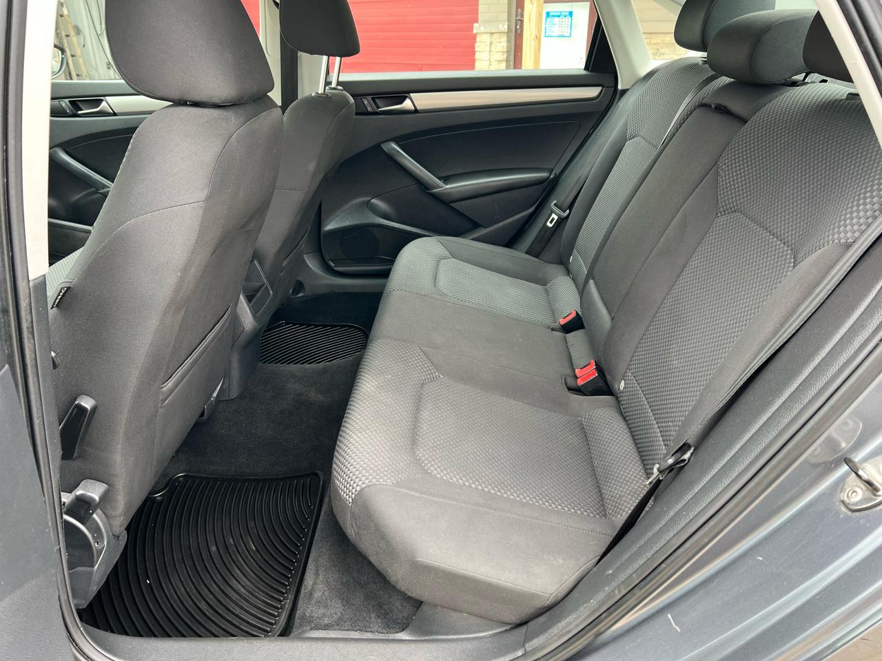 Volkswagen Passat 4dr Sdn 2.5L Auto S PZEV 2012