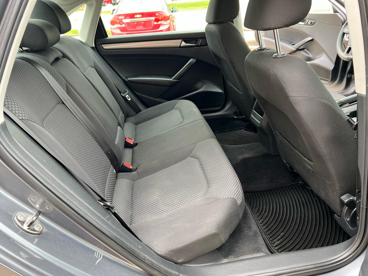 Volkswagen Passat 4dr Sdn 2.5L Auto S PZEV 2012