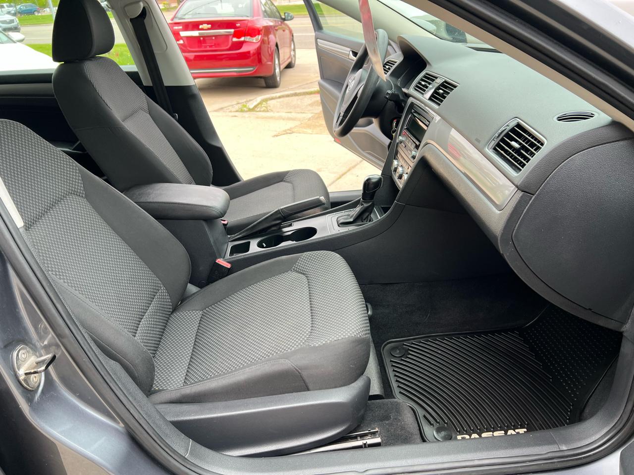 Volkswagen Passat 4dr Sdn 2.5L Auto S PZEV 2012