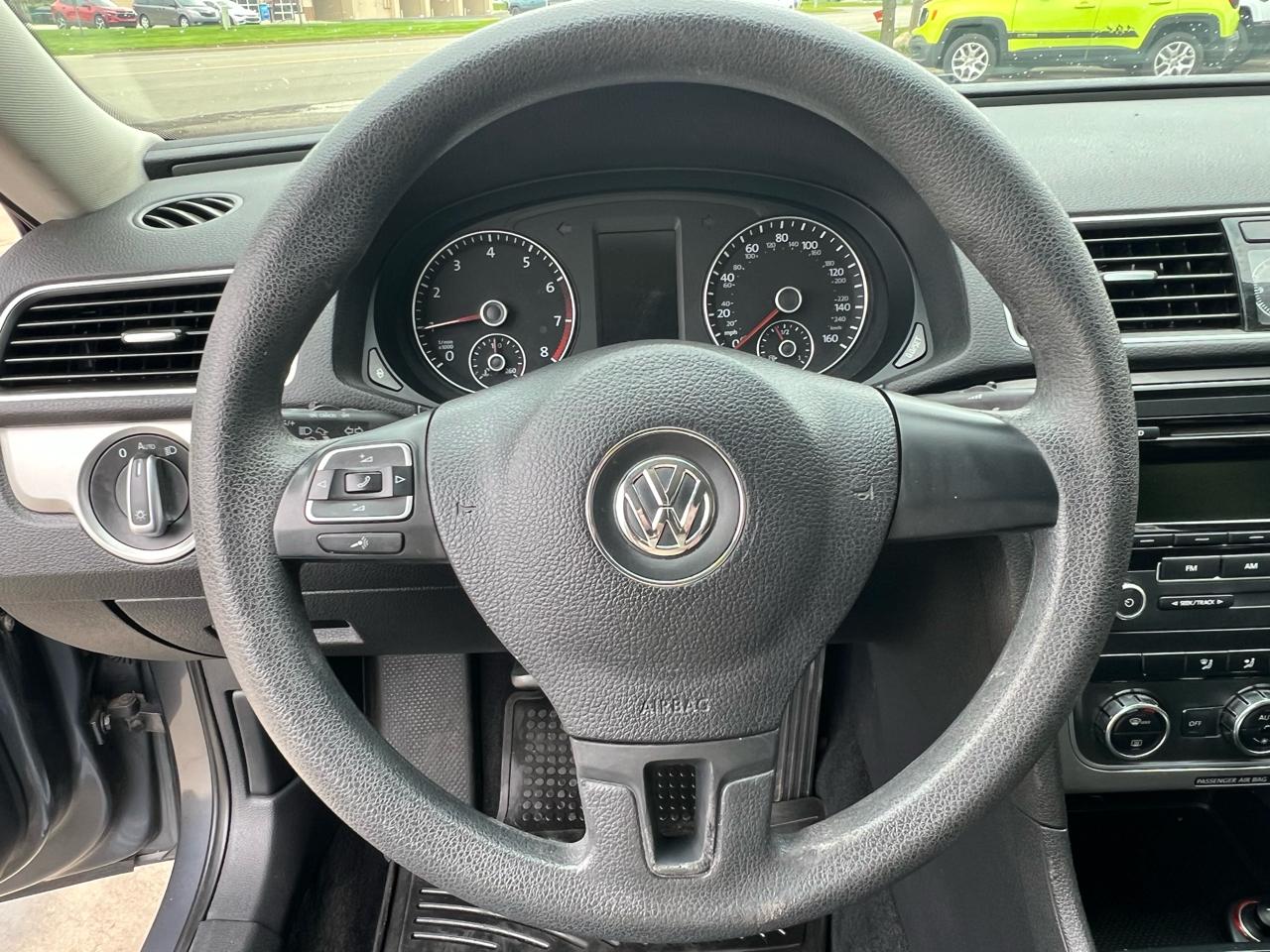 Volkswagen Passat 4dr Sdn 2.5L Auto S PZEV 2012