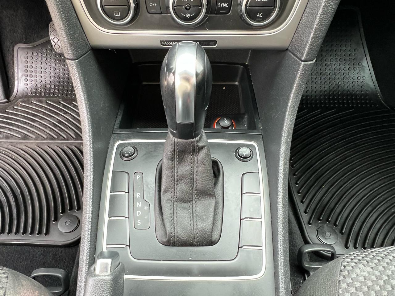Volkswagen Passat 4dr Sdn 2.5L Auto S PZEV 2012