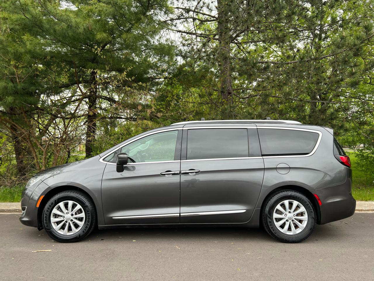 Chrysler Pacifica Touring L FWD 2018