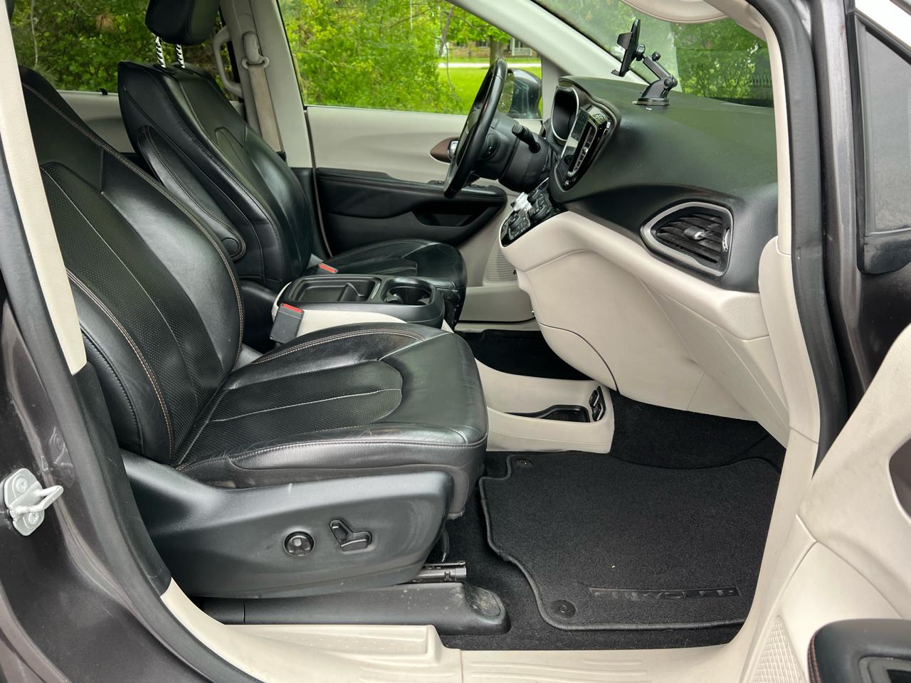 Chrysler Pacifica Touring L FWD 2018
