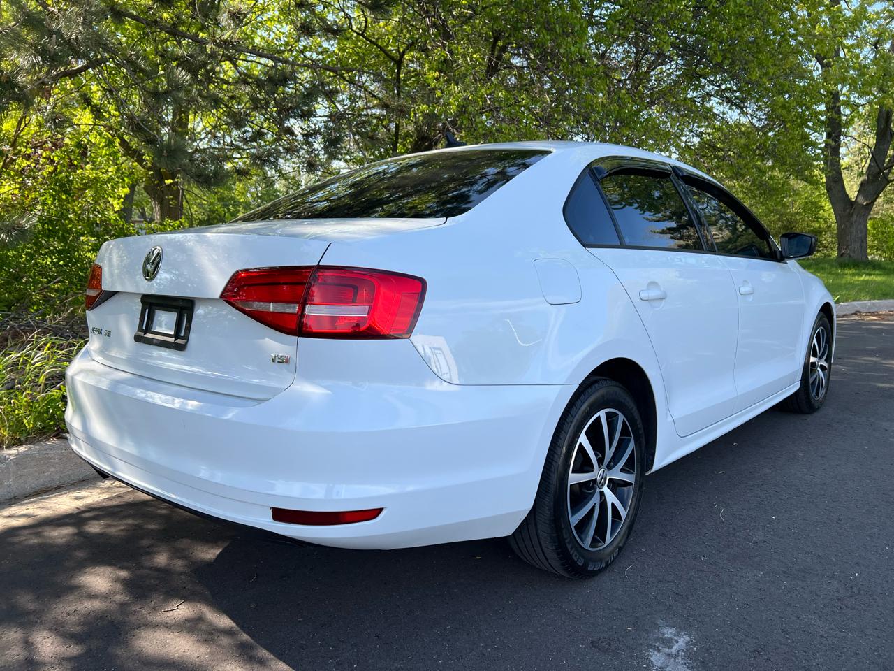 Volkswagen Jetta Sedan 4dr Auto 1.8T SE PZEV 2015