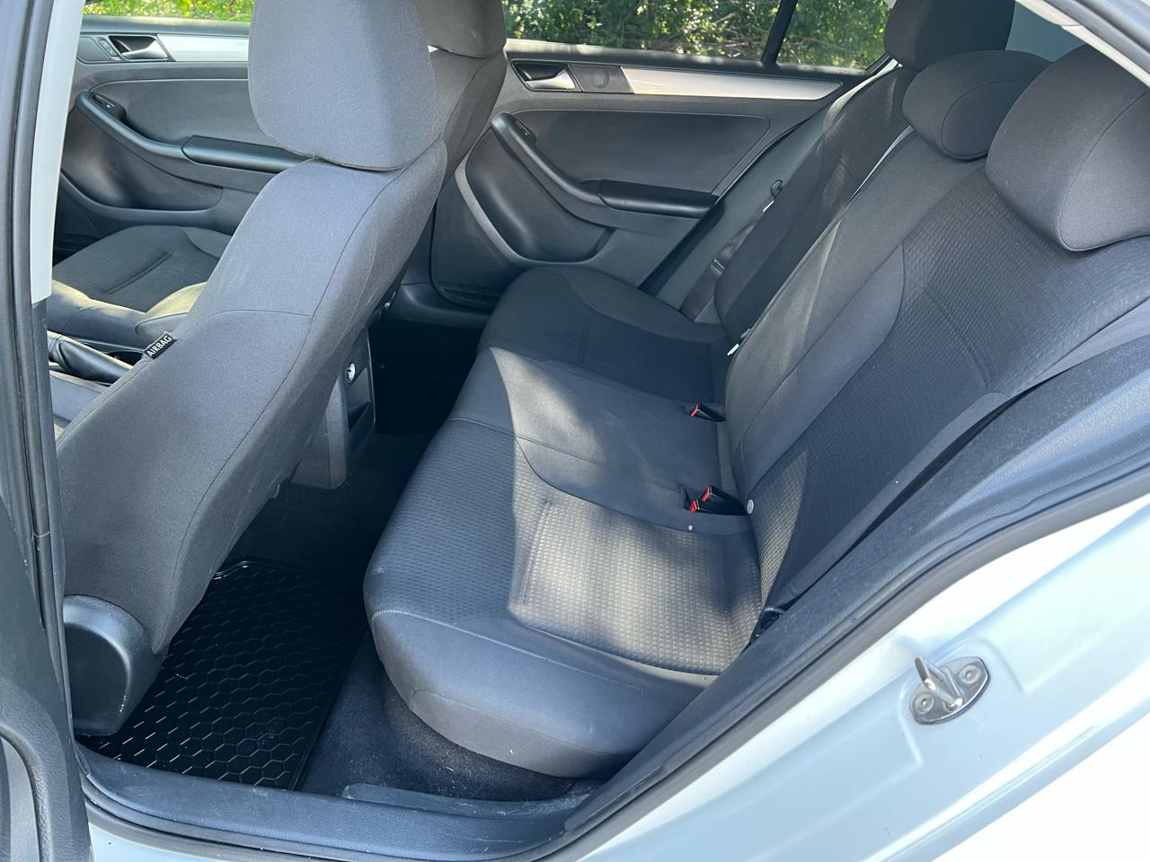 Volkswagen Jetta Sedan 4dr Auto 1.8T SE PZEV 2015