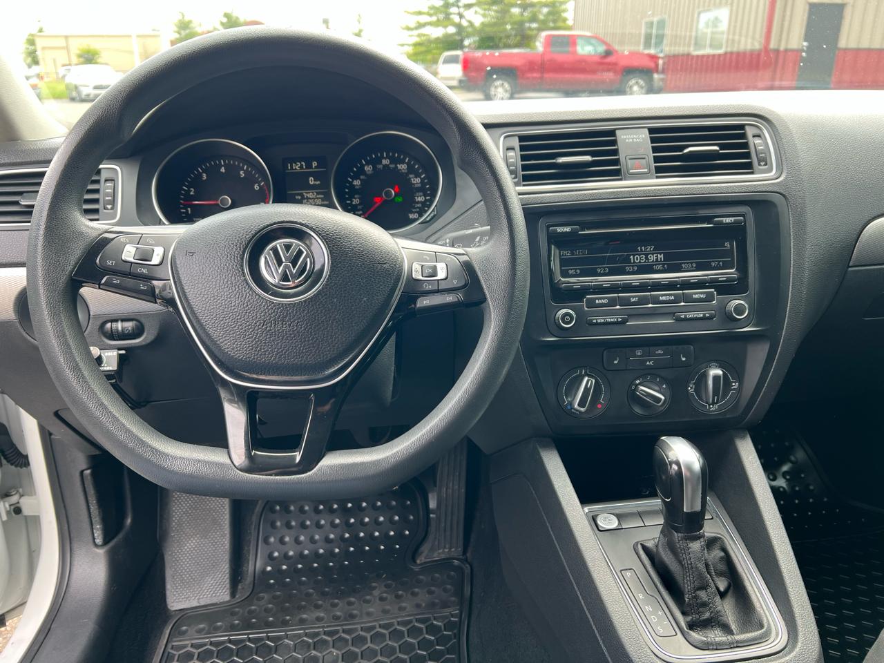 Volkswagen Jetta Sedan 4dr Auto 1.8T SE PZEV 2015