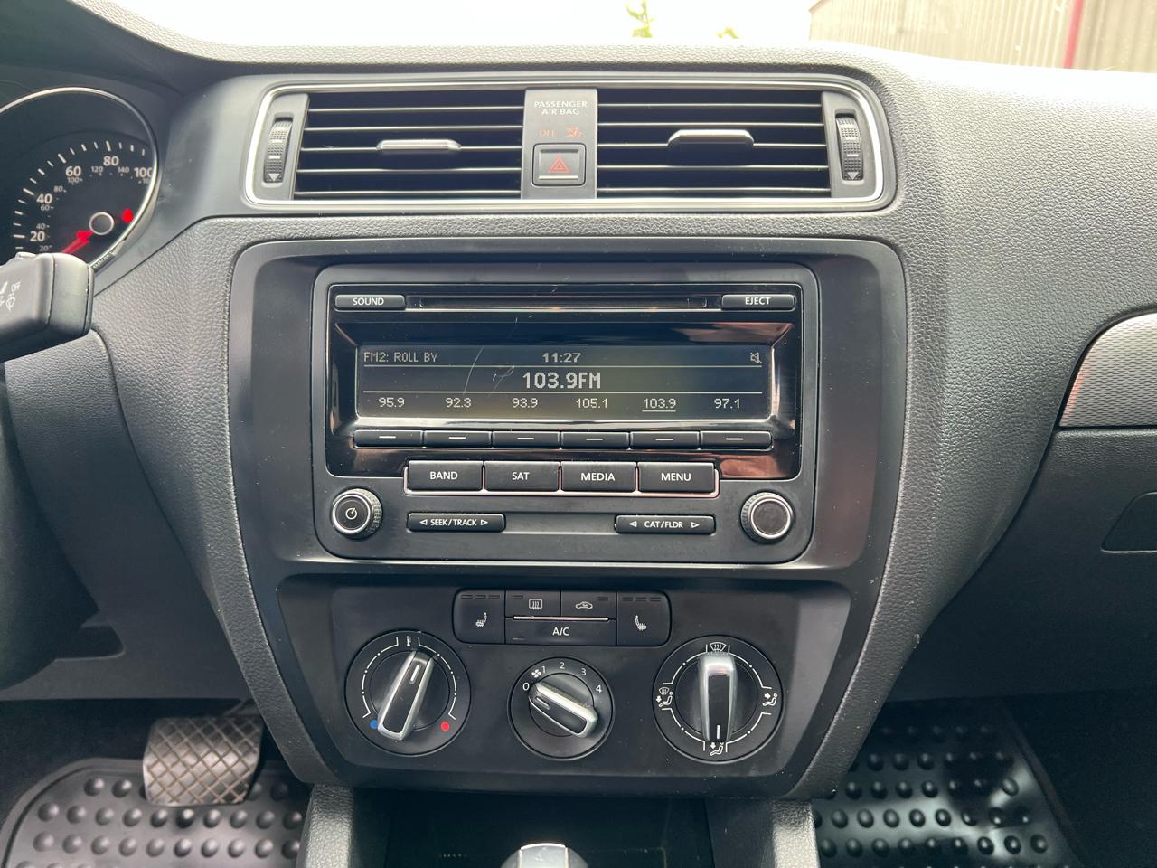 Volkswagen Jetta Sedan 4dr Auto 1.8T SE PZEV 2015