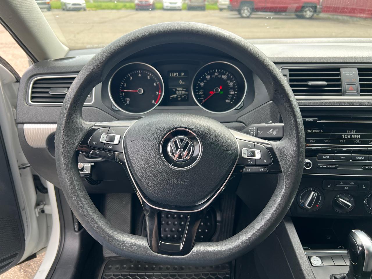 Volkswagen Jetta Sedan 4dr Auto 1.8T SE PZEV 2015