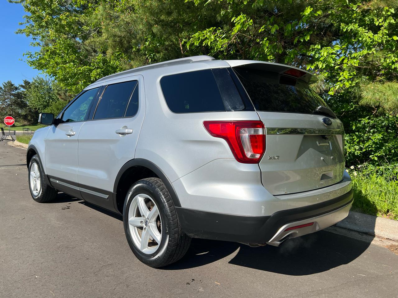 Ford Explorer XLT 4-Door 4WD 2017