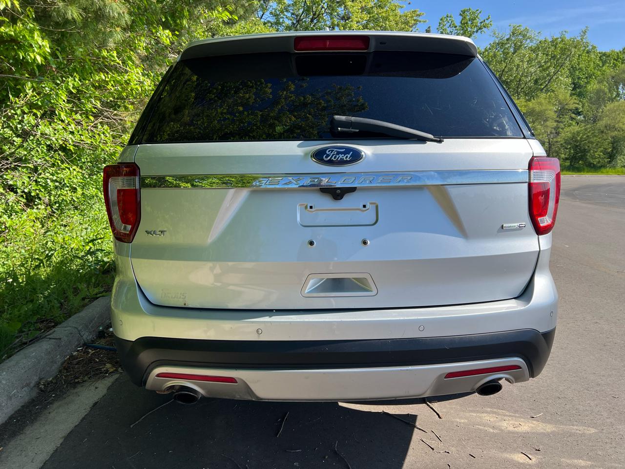 Ford Explorer XLT 4-Door 4WD 2017