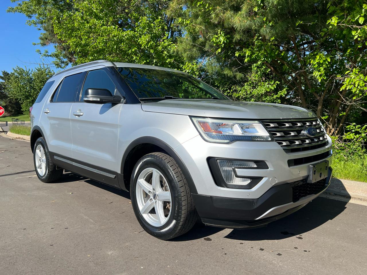 Ford Explorer XLT 4-Door 4WD 2017