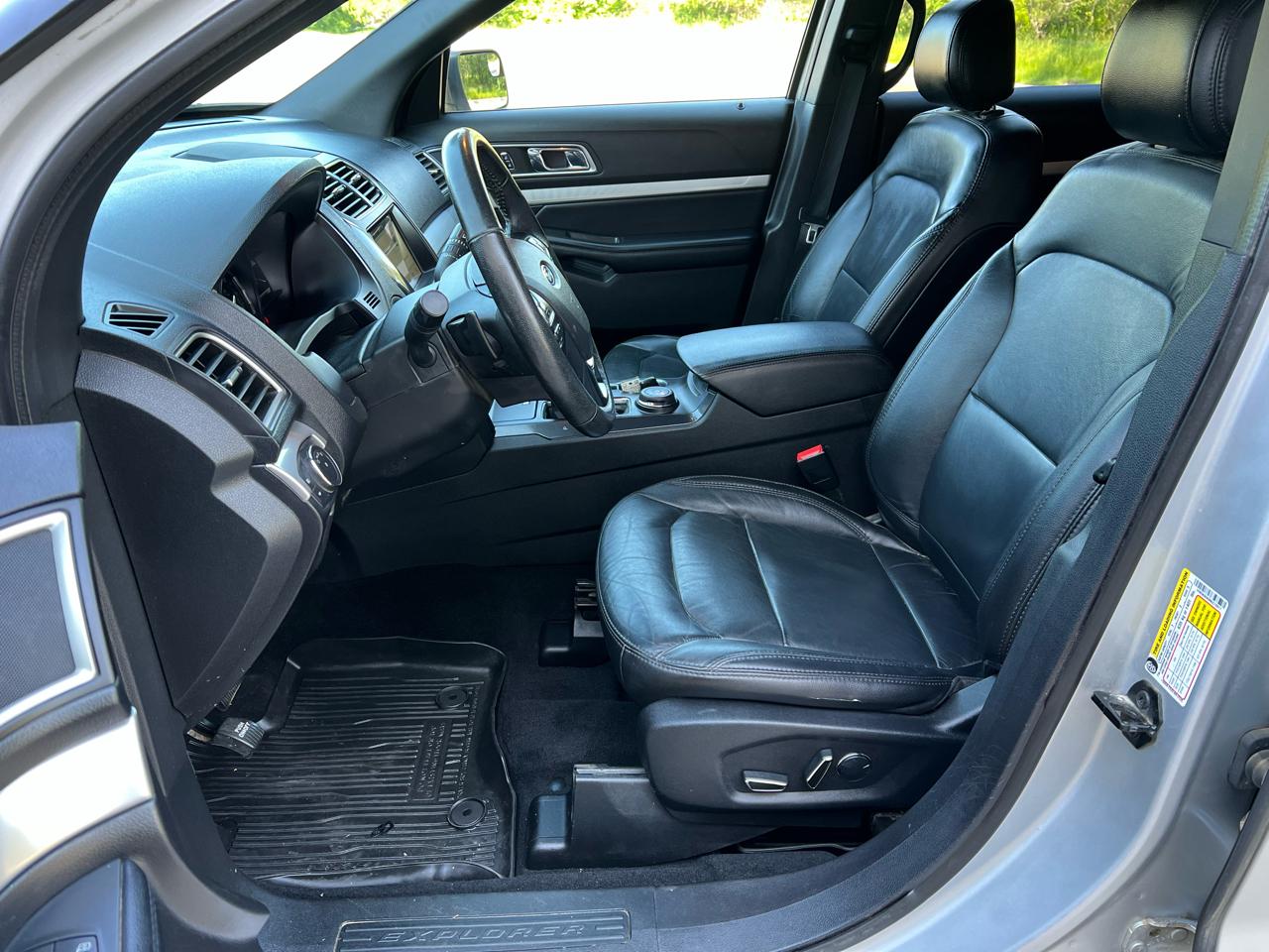 Ford Explorer XLT 4-Door 4WD 2017