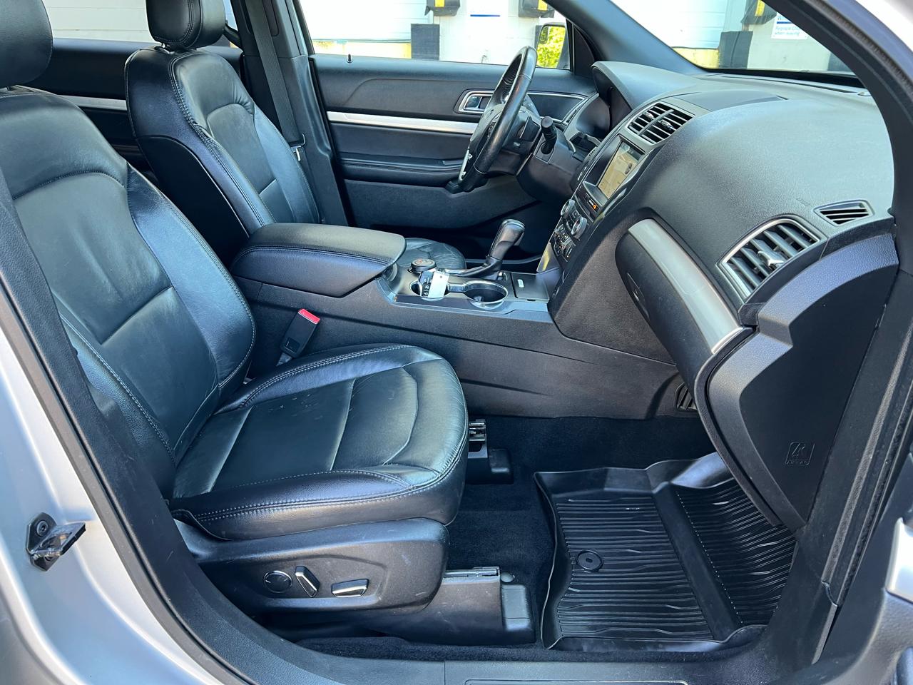 Ford Explorer XLT 4-Door 4WD 2017