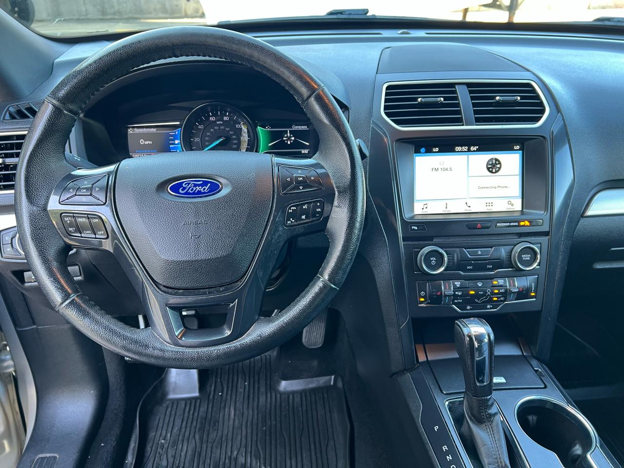 Ford Explorer XLT 4-Door 4WD 2017