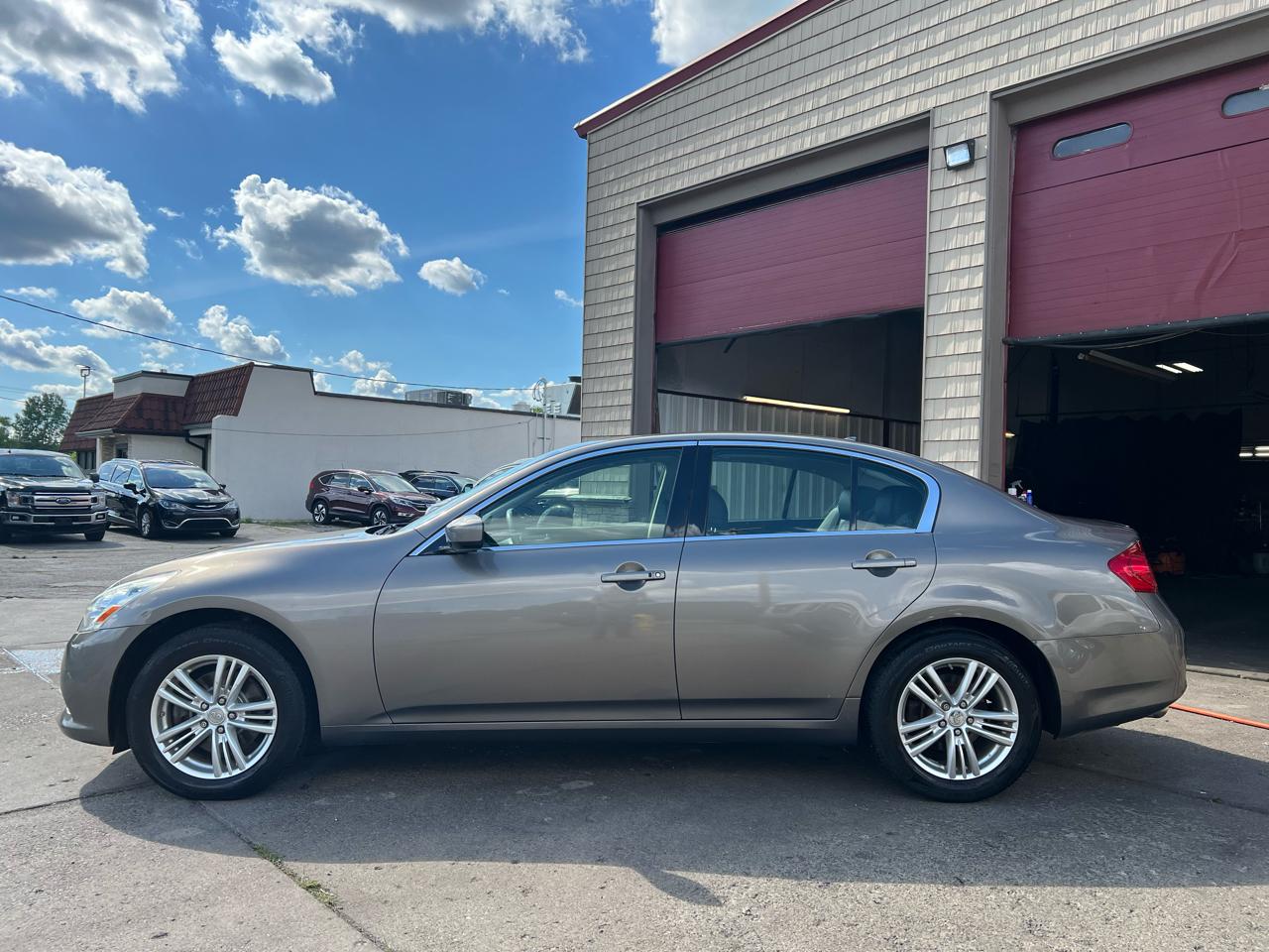 Infiniti G37 Sedan 4dr x AWD 2012