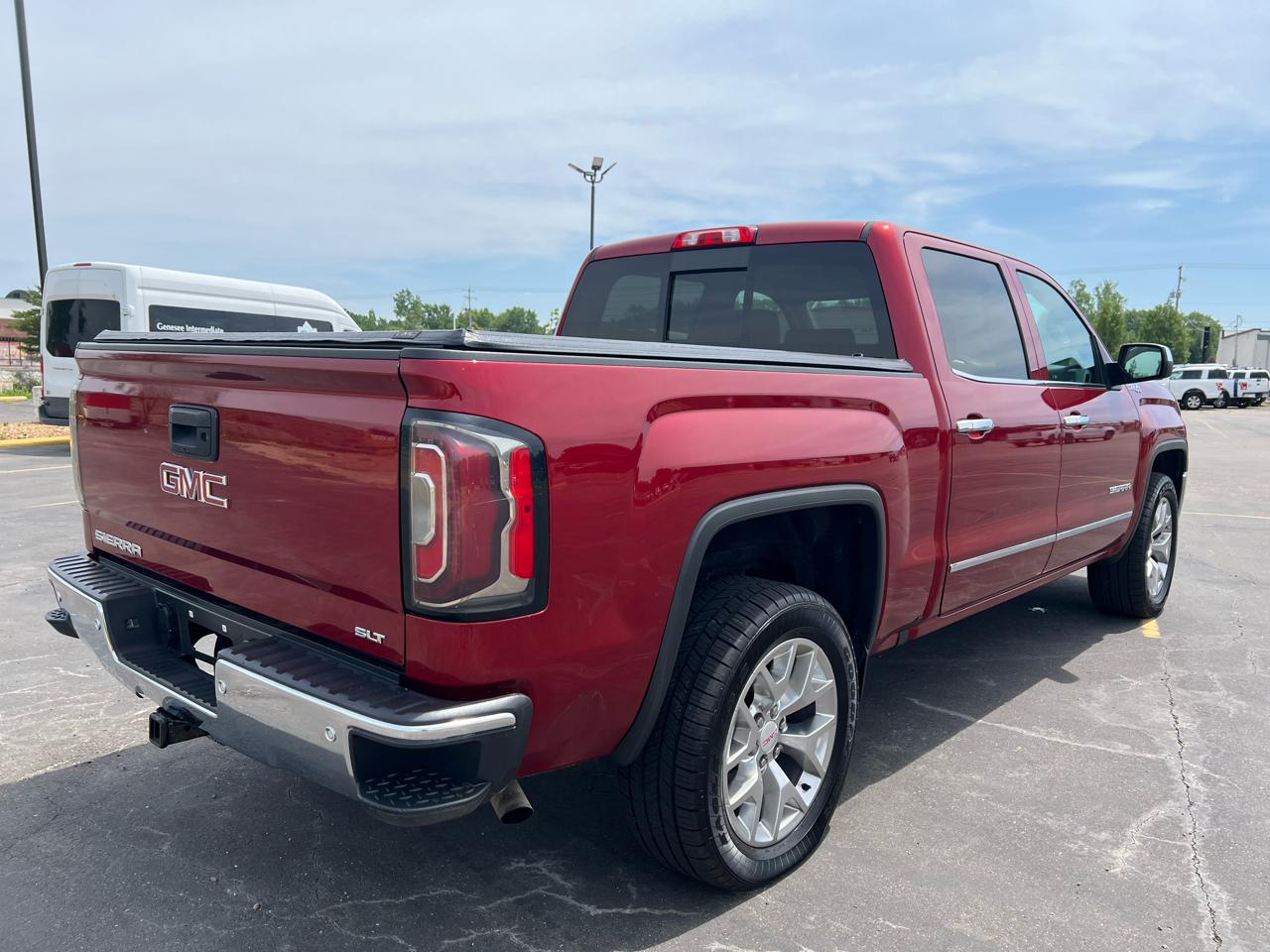 GMC Sierra 1500 4WD Crew Cab 143.5" SLT 2018