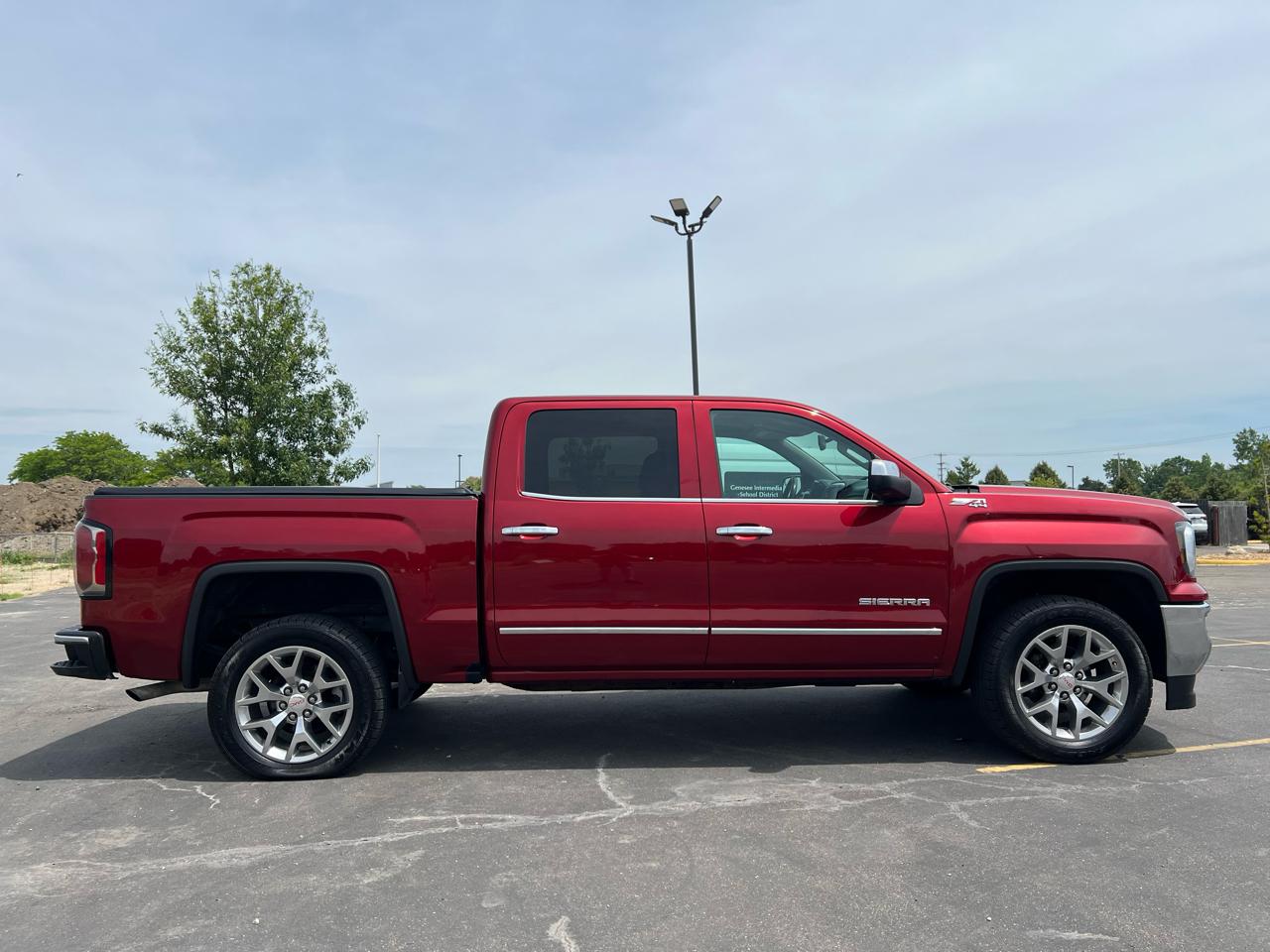 GMC Sierra 1500 4WD Crew Cab 143.5" SLT 2018