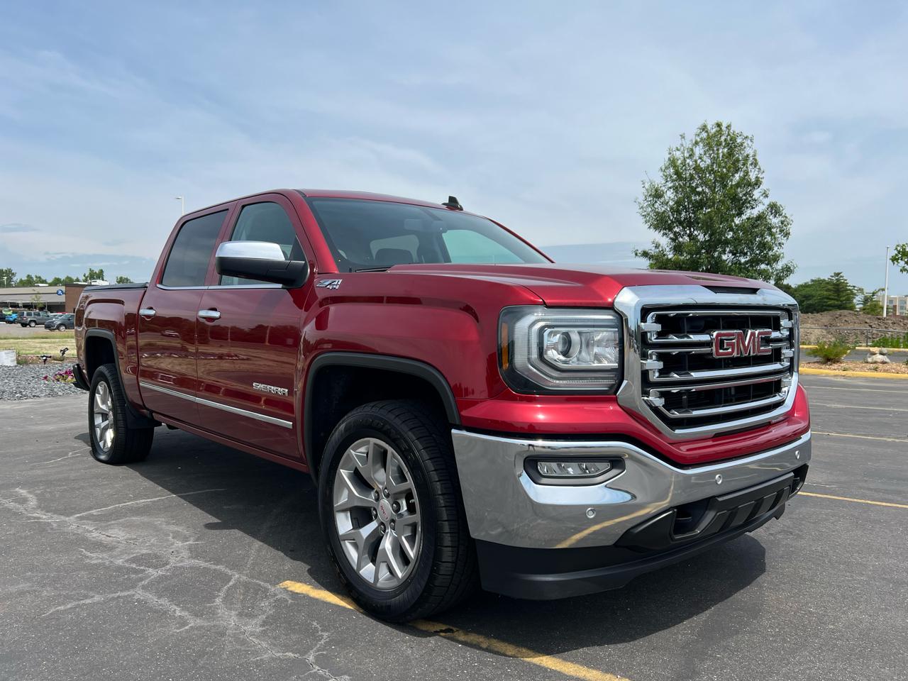 GMC Sierra 1500 4WD Crew Cab 143.5" SLT 2018