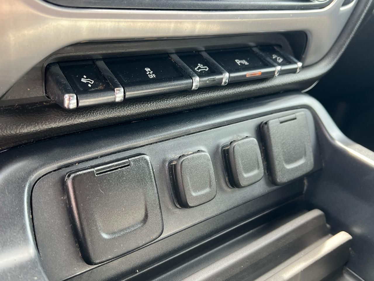 GMC Sierra 1500 4WD Crew Cab 143.5" SLT 2018