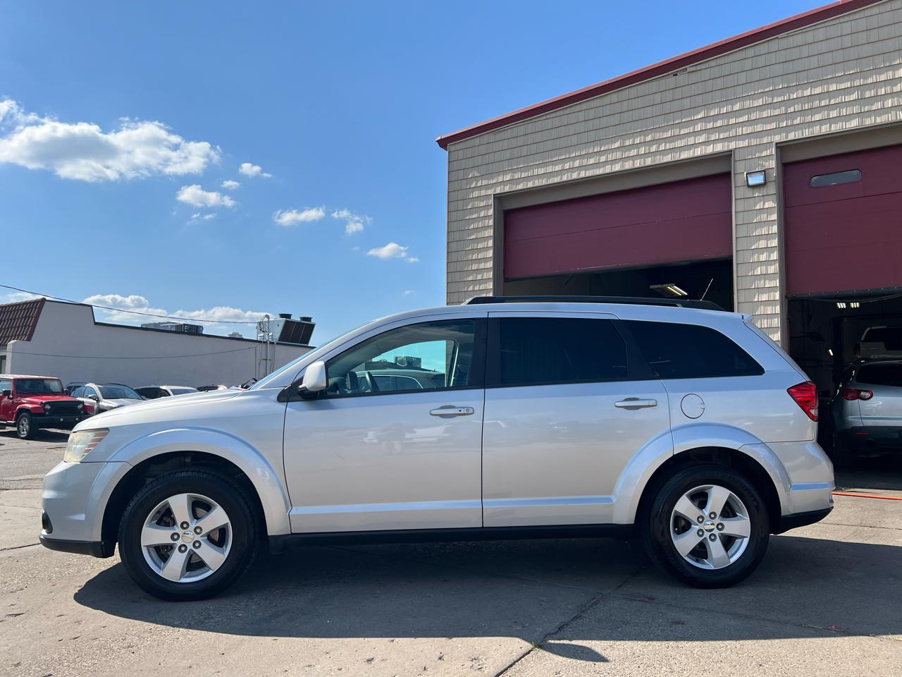Dodge Journey FWD 4dr Mainstreet 2011