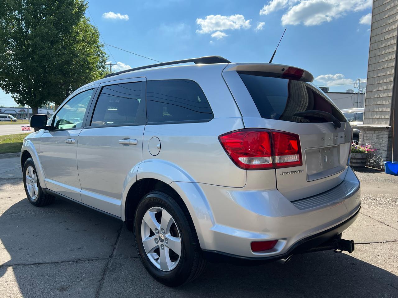 Dodge Journey FWD 4dr Mainstreet 2011