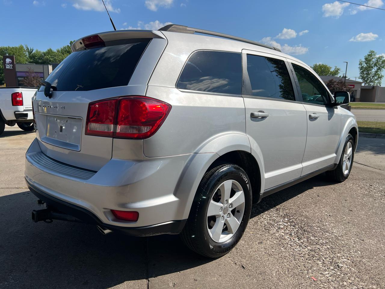 Dodge Journey FWD 4dr Mainstreet 2011