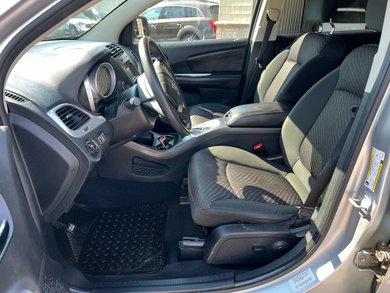 Dodge Journey FWD 4dr Mainstreet 2011