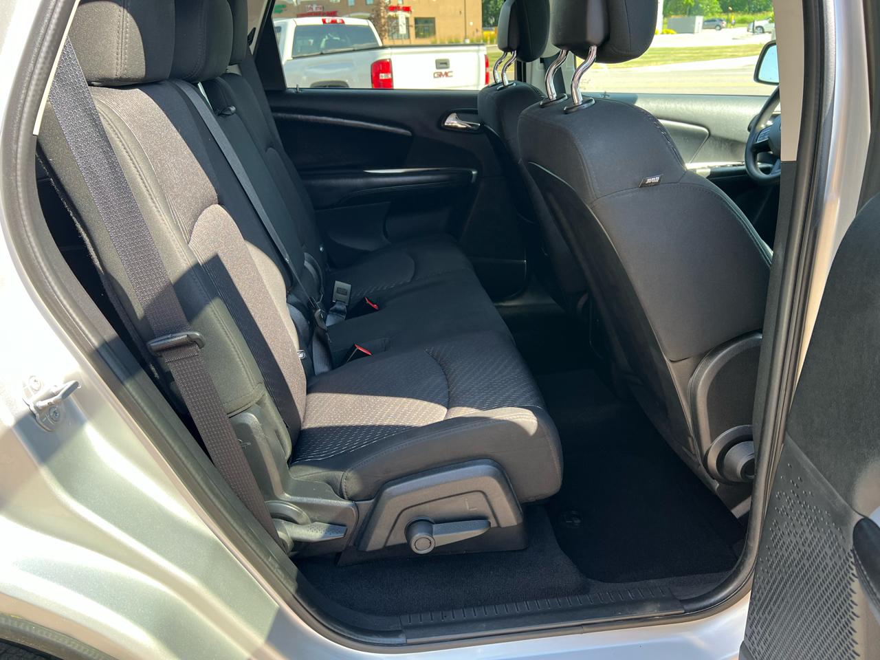 Dodge Journey FWD 4dr Mainstreet 2011