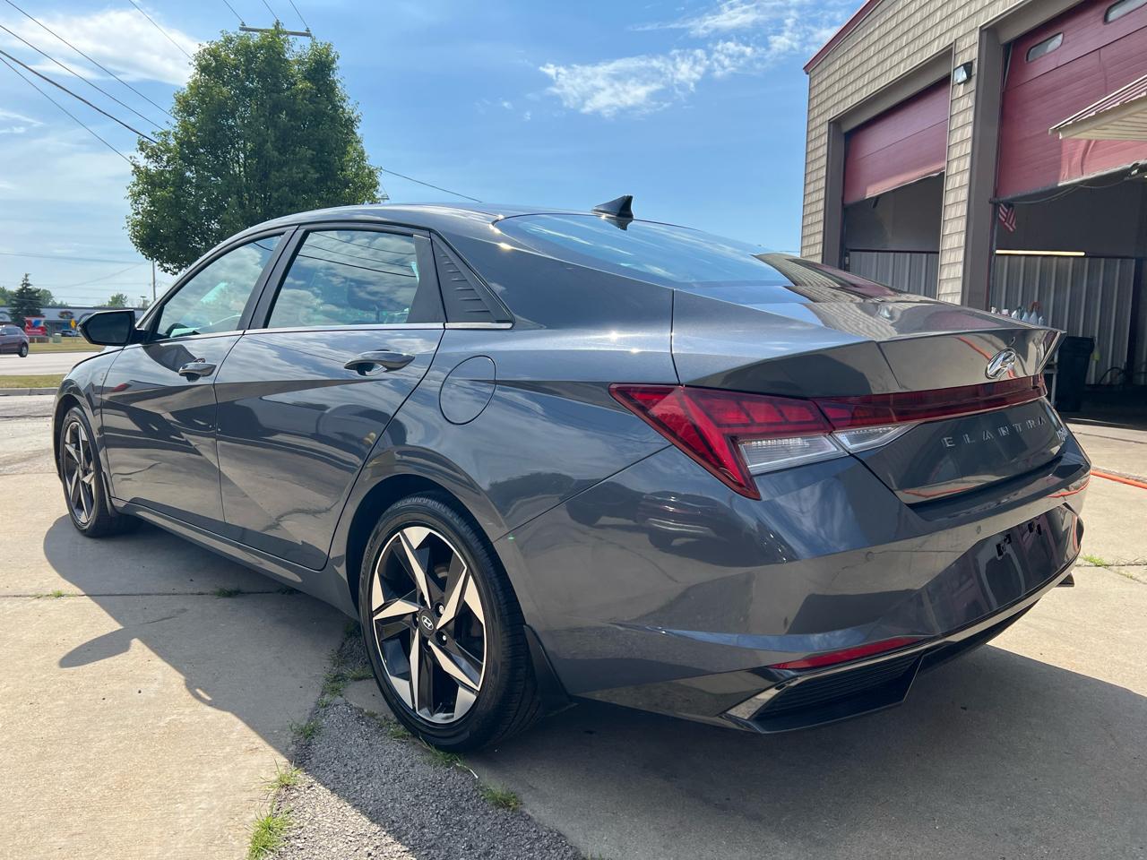 Hyundai Elantra Hybrid Limited DCT 2023