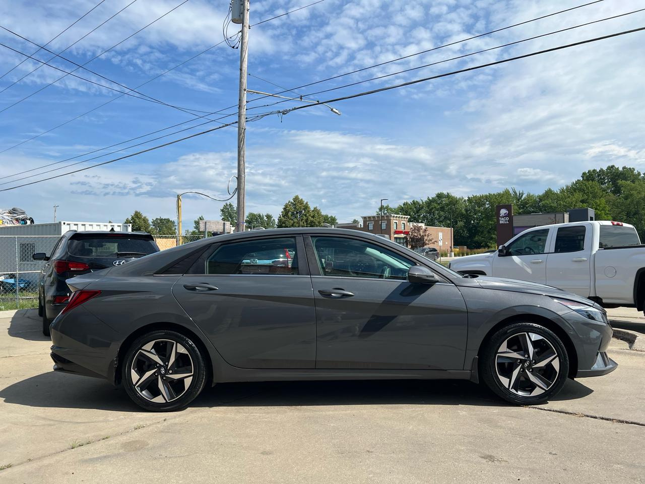 Hyundai Elantra Hybrid Limited DCT 2023