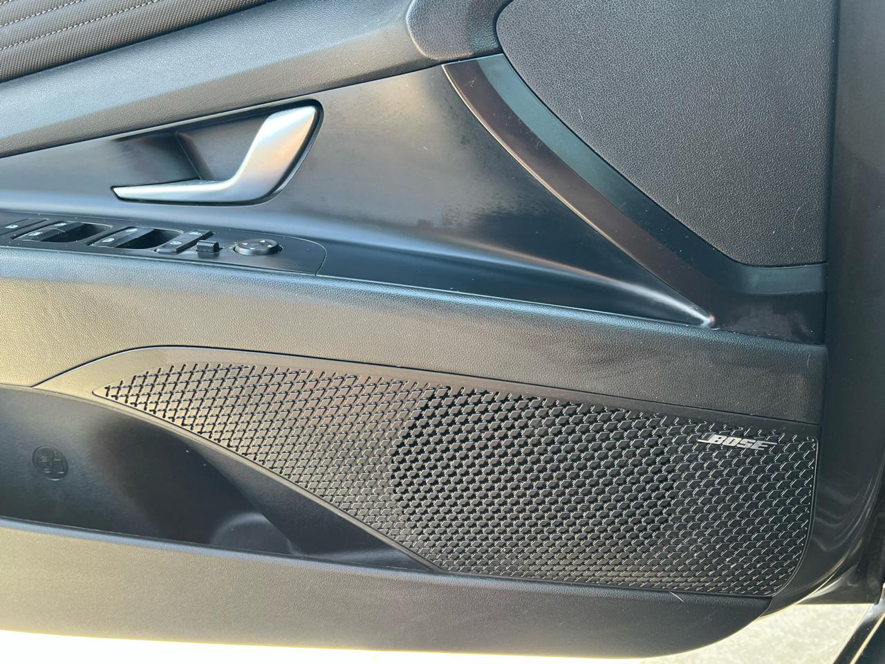 Hyundai Elantra Hybrid Limited DCT 2023