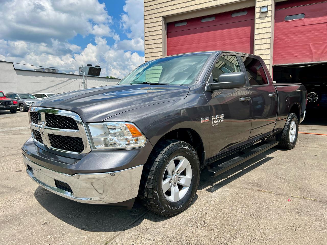 RAM 1500 Classic SLT 4x4 Crew Cab 6'4" Box 2019