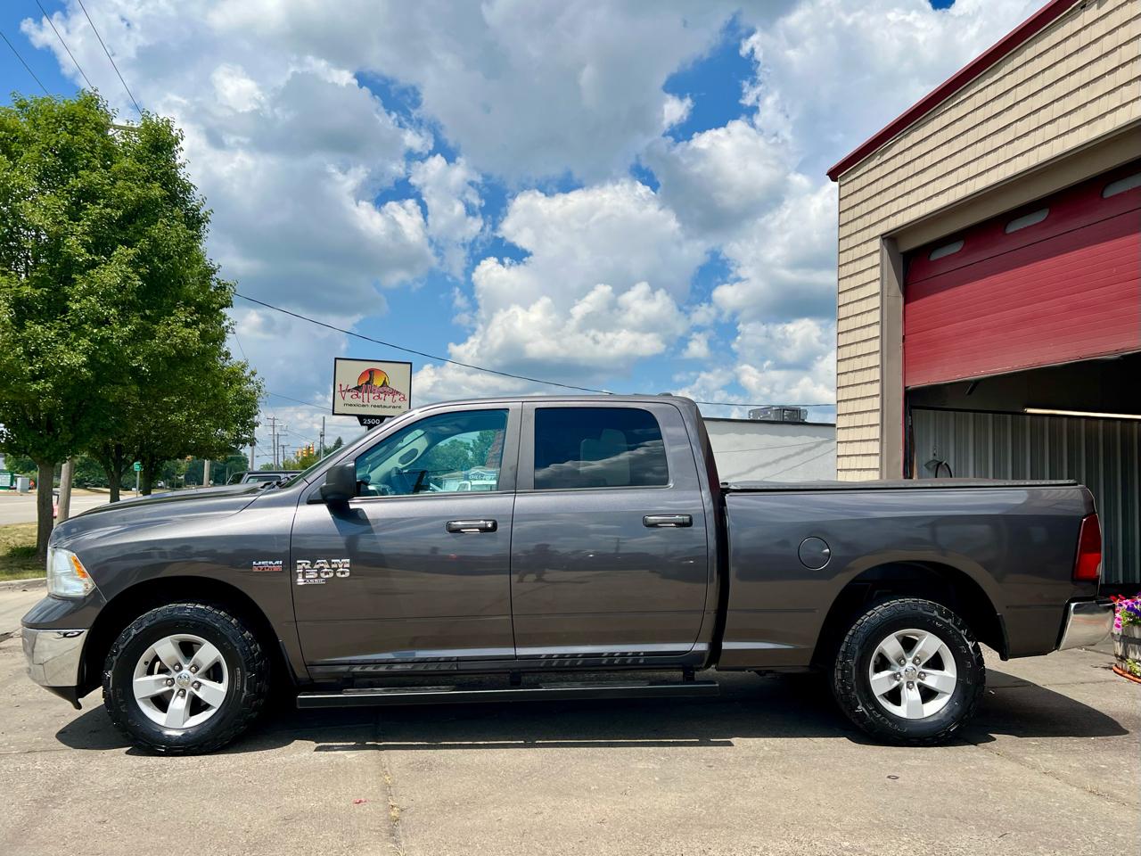 RAM 1500 Classic SLT 4x4 Crew Cab 6'4" Box 2019